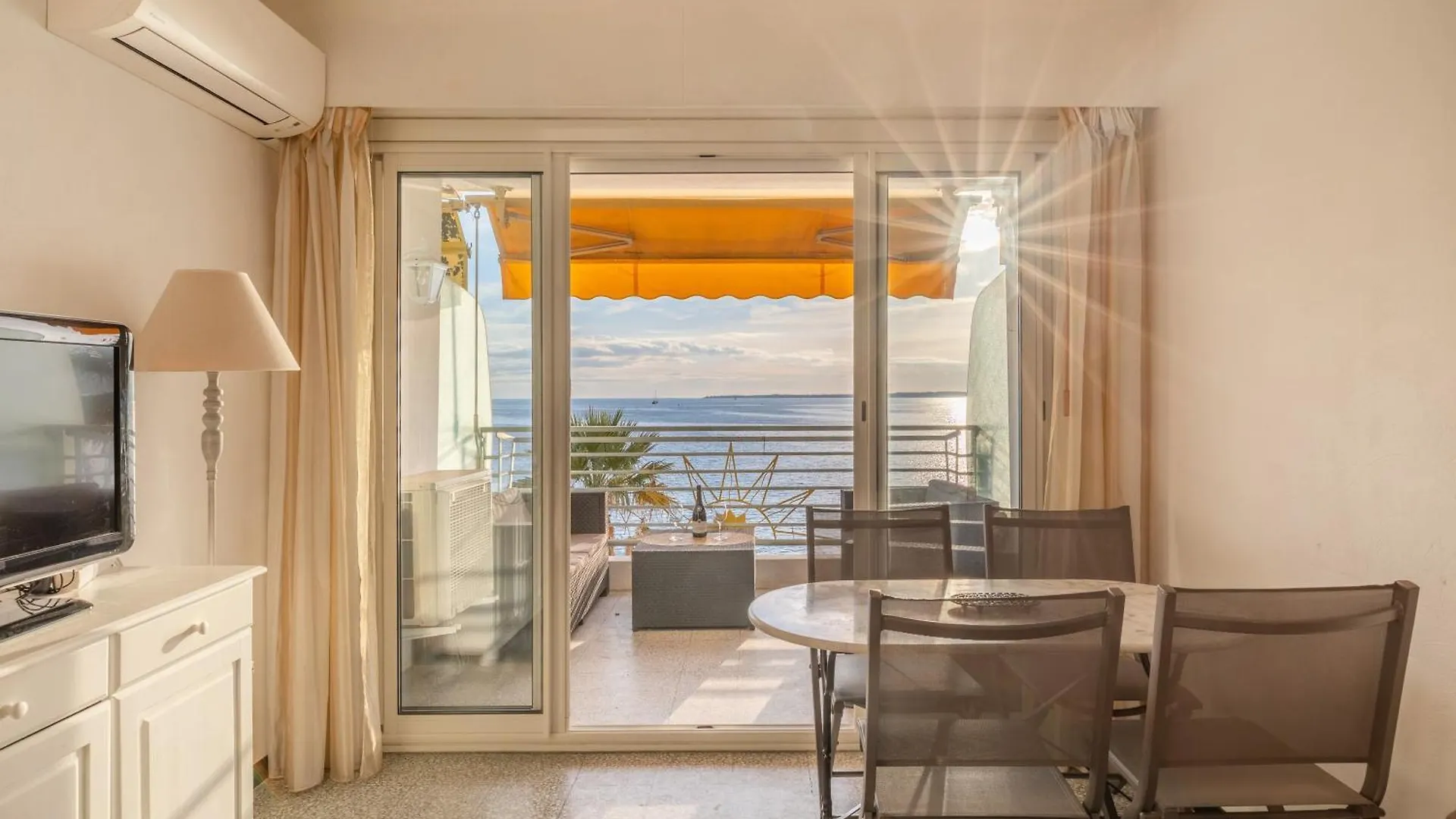 Apartment Le Soleil Front De Mer Centre Juan Les Pins Antibes