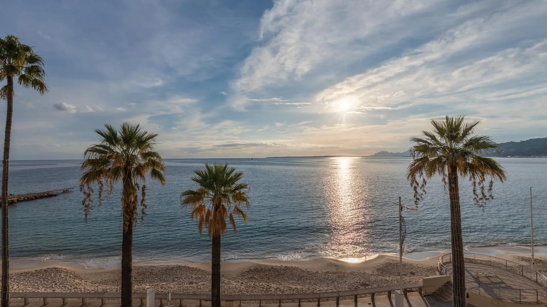 Le Soleil Front De Mer Centre Juan Les Pins Antibes 0*,  France